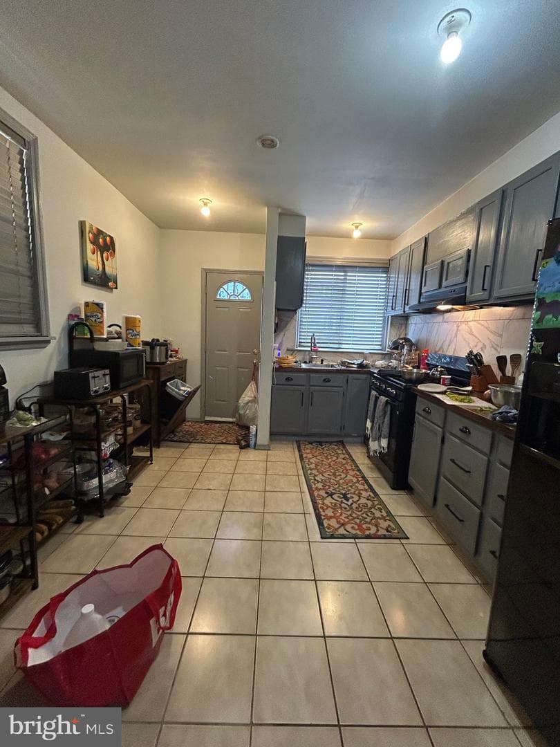 5035 F Street photo 9