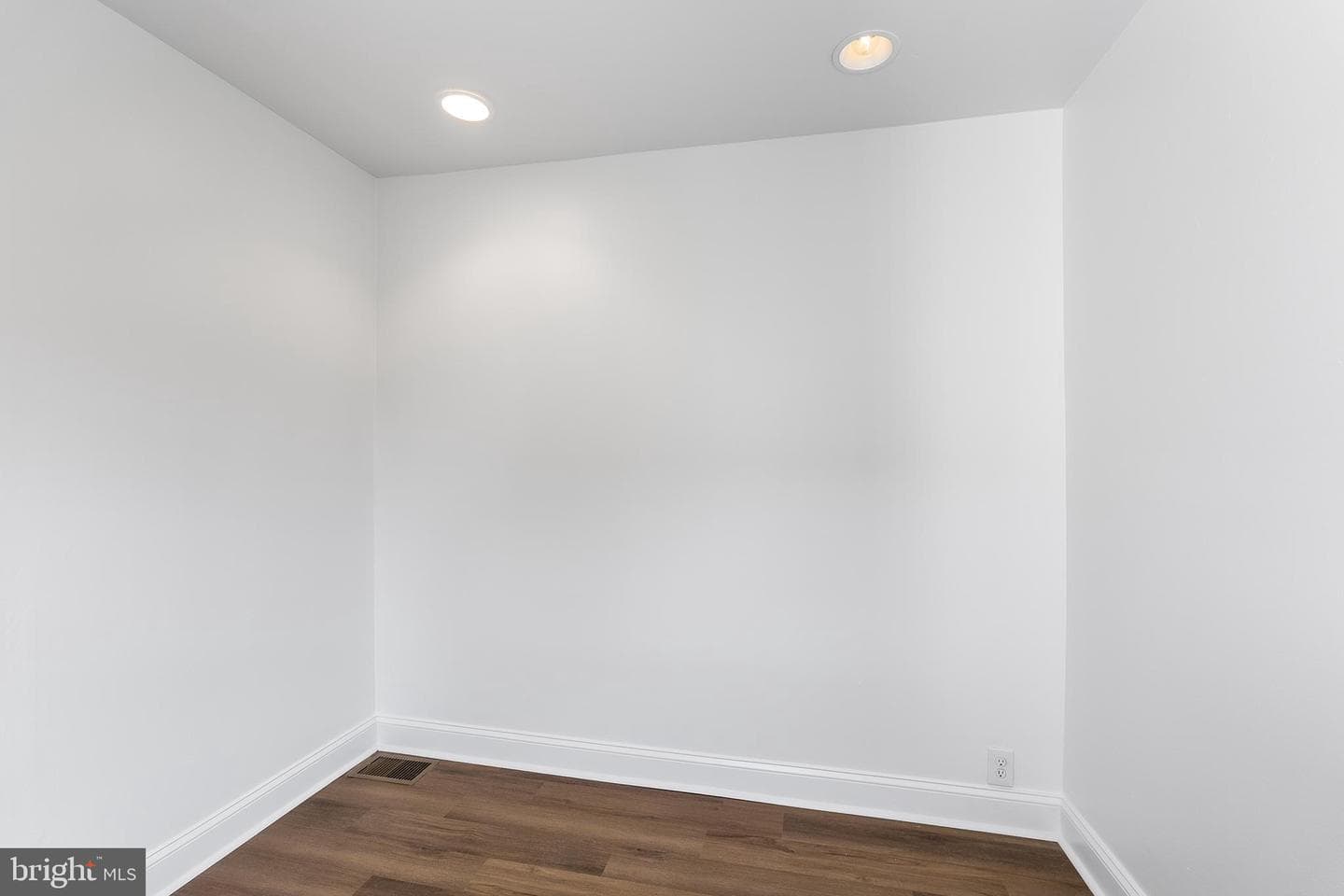 902 Emily Street photo 14