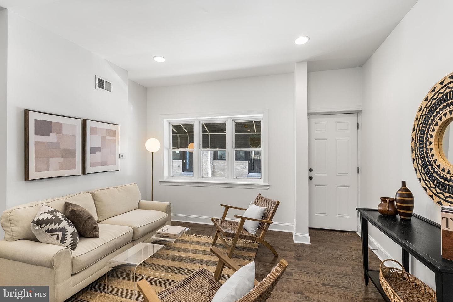 902 Emily Street photo 2