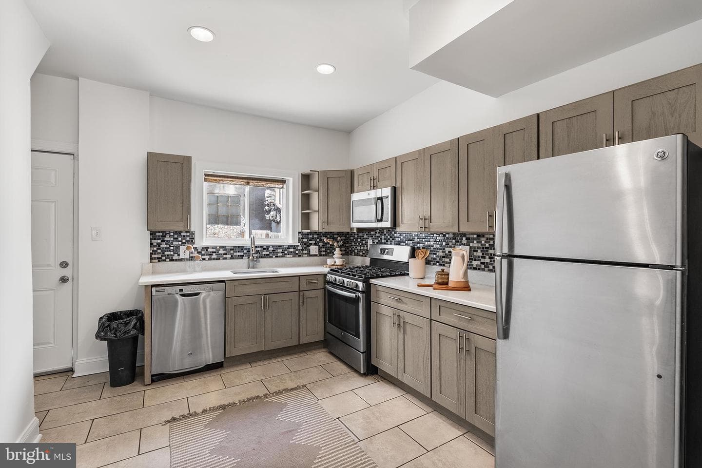902 Emily Street photo 5
