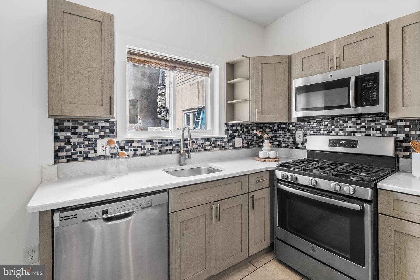 902 Emily Street photo 6