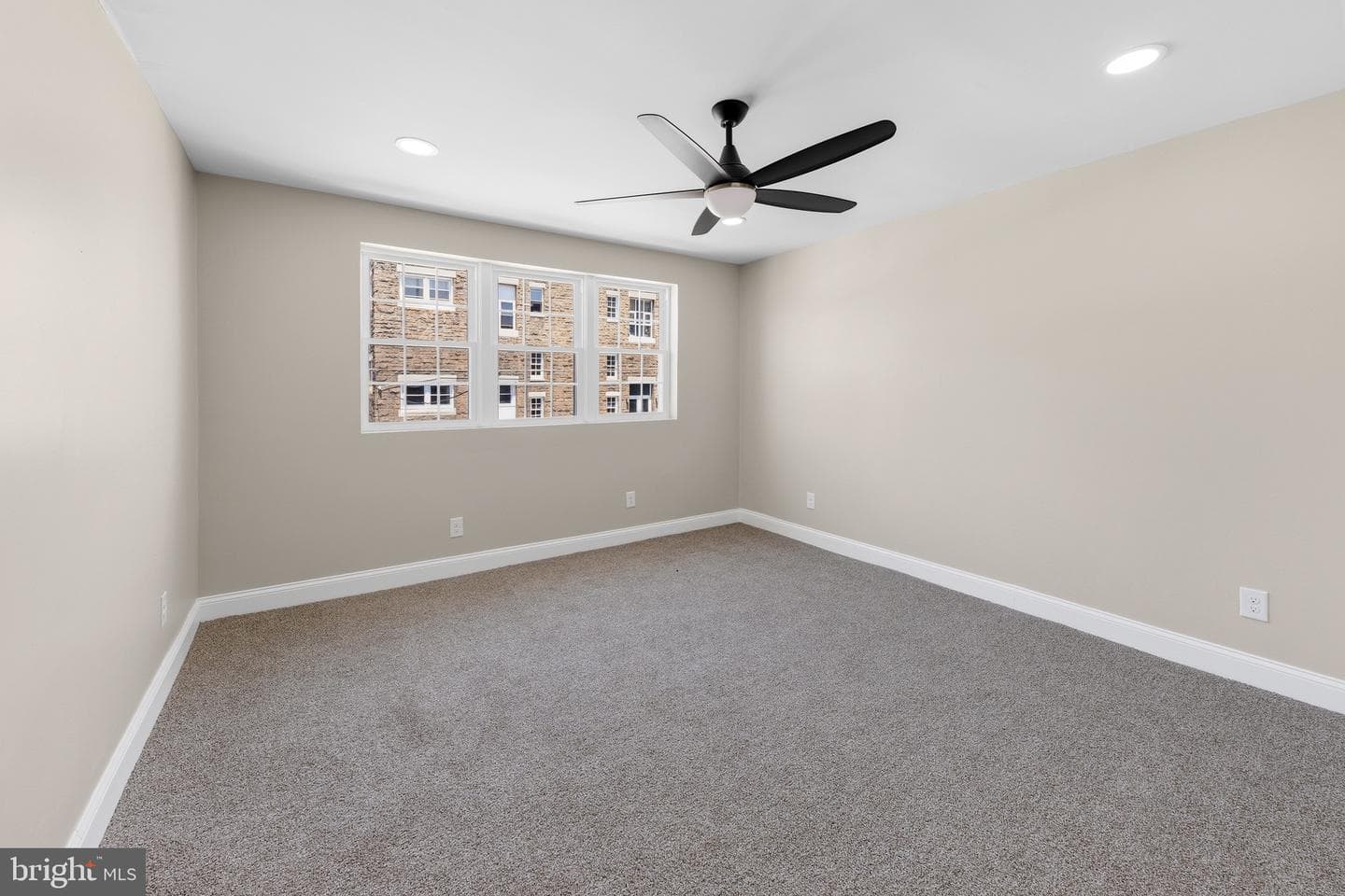 4627 Edgemont Street photo 26