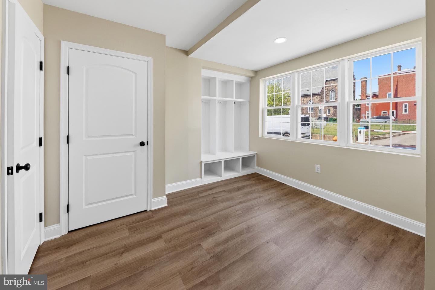 4627 Edgemont Street photo 3