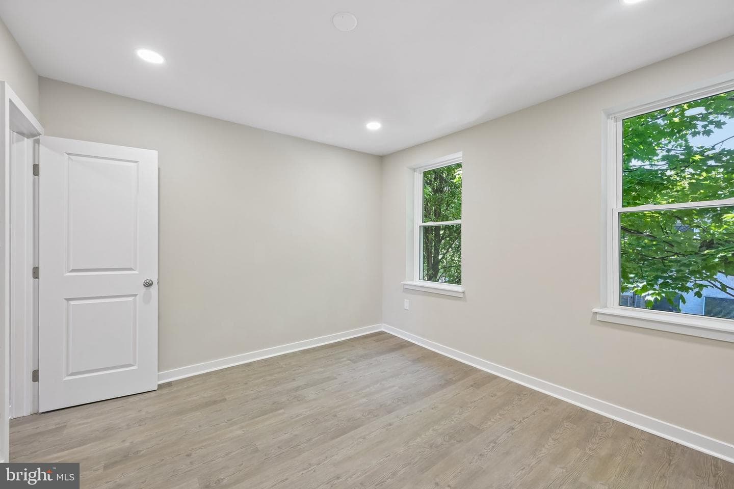 1933 E Albert Street photo 13