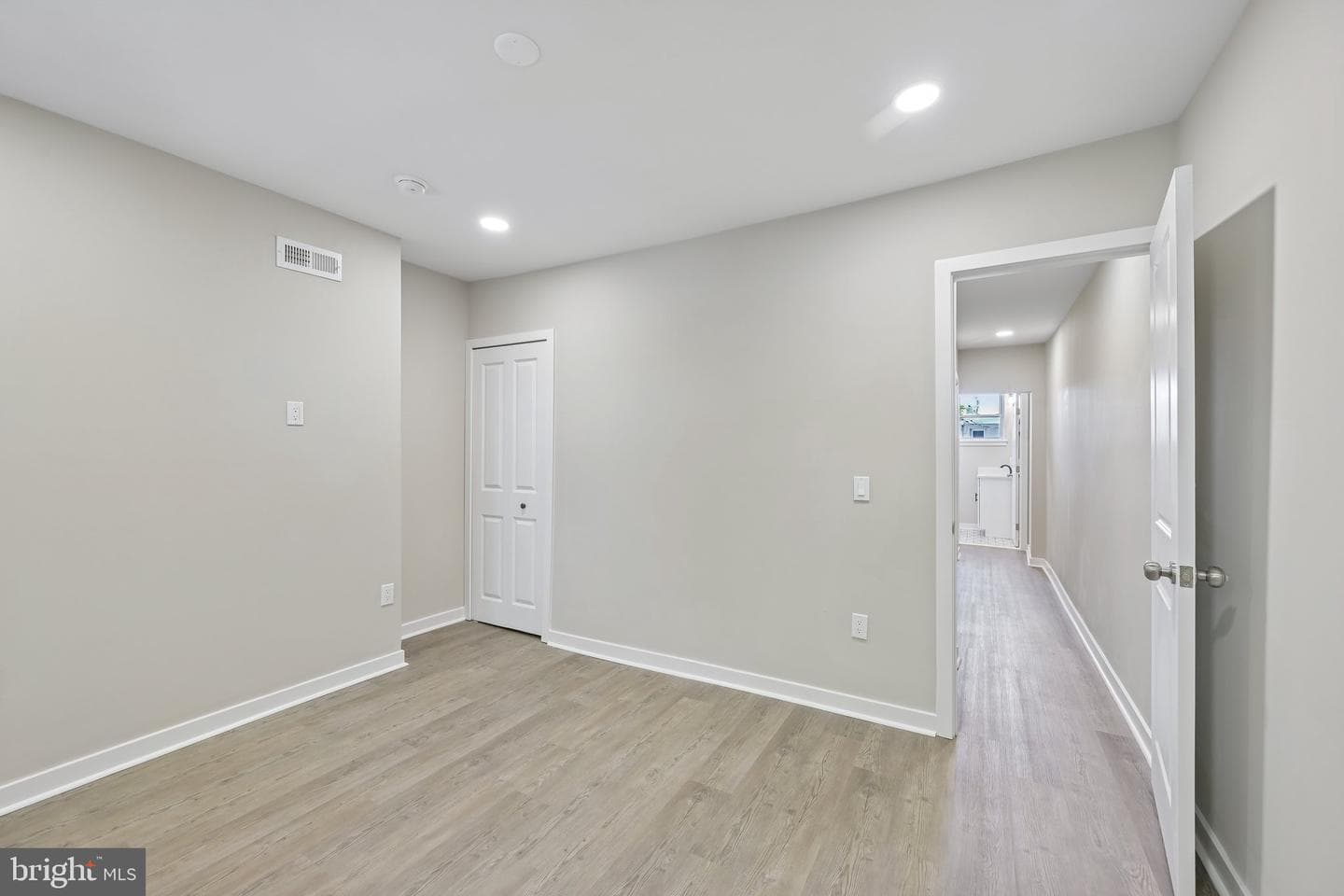 1933 E Albert Street photo 14