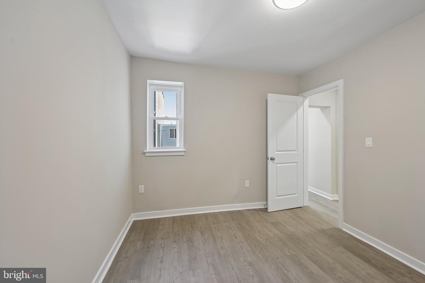 1933 E Albert Street photo 18
