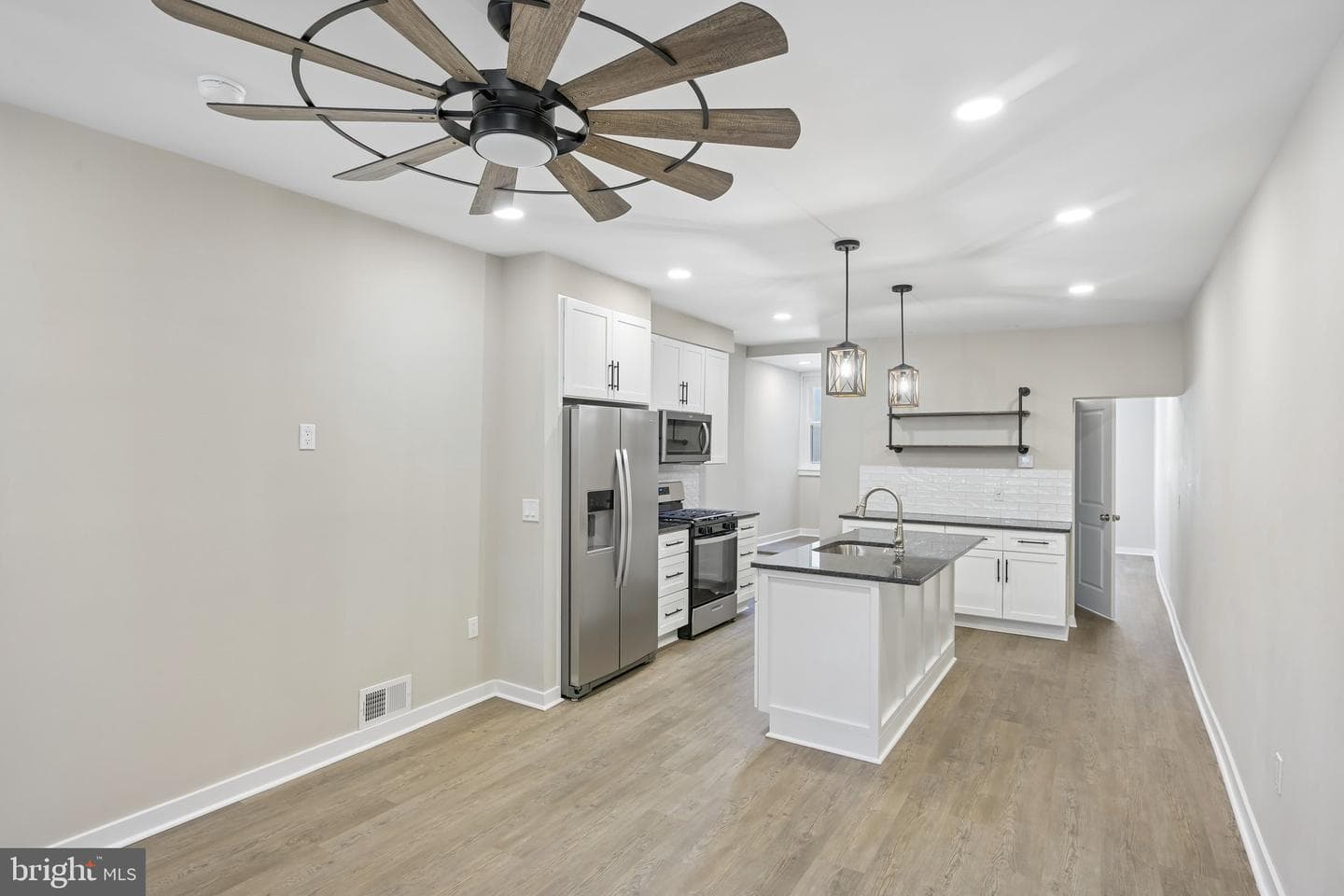 1933 E Albert Street photo 5
