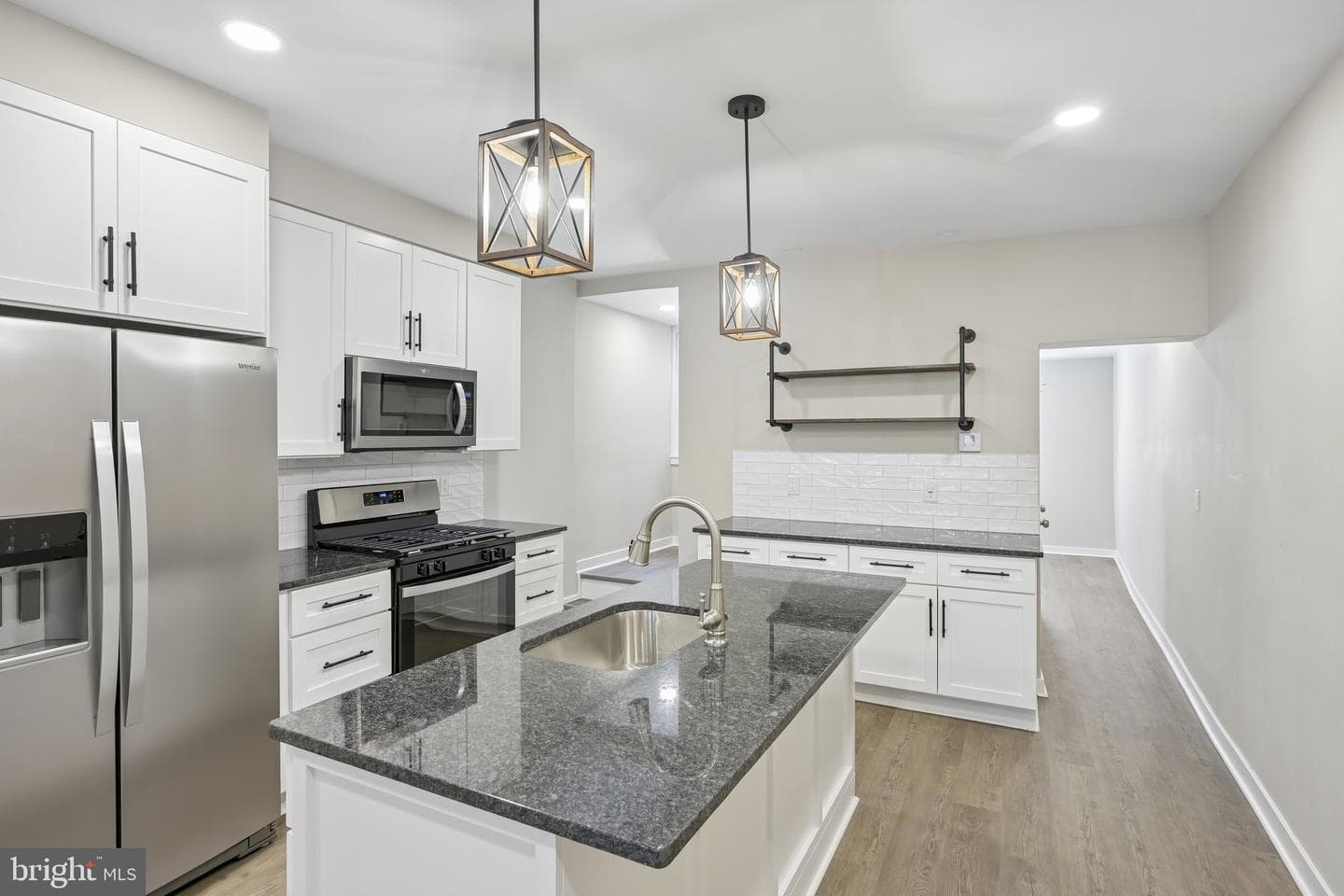 1933 E Albert Street photo 6