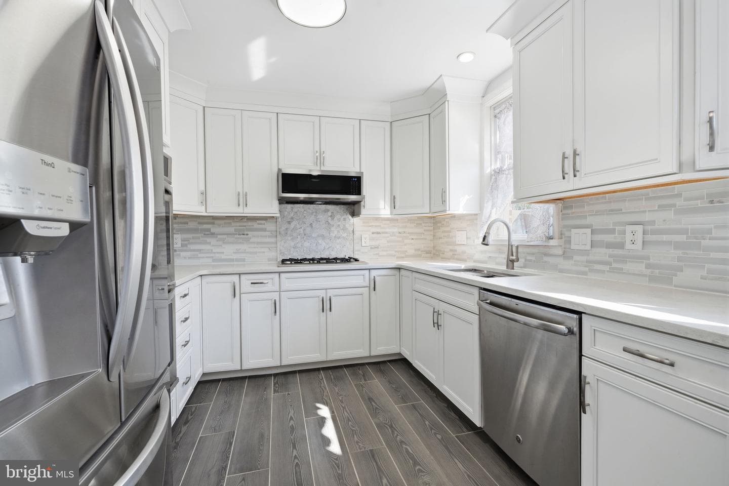 1025 Friendship Street photo 9