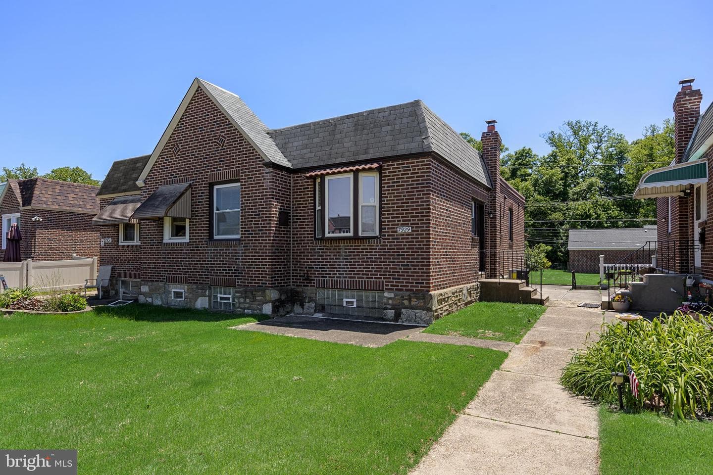 7929 Lister Street photo 3