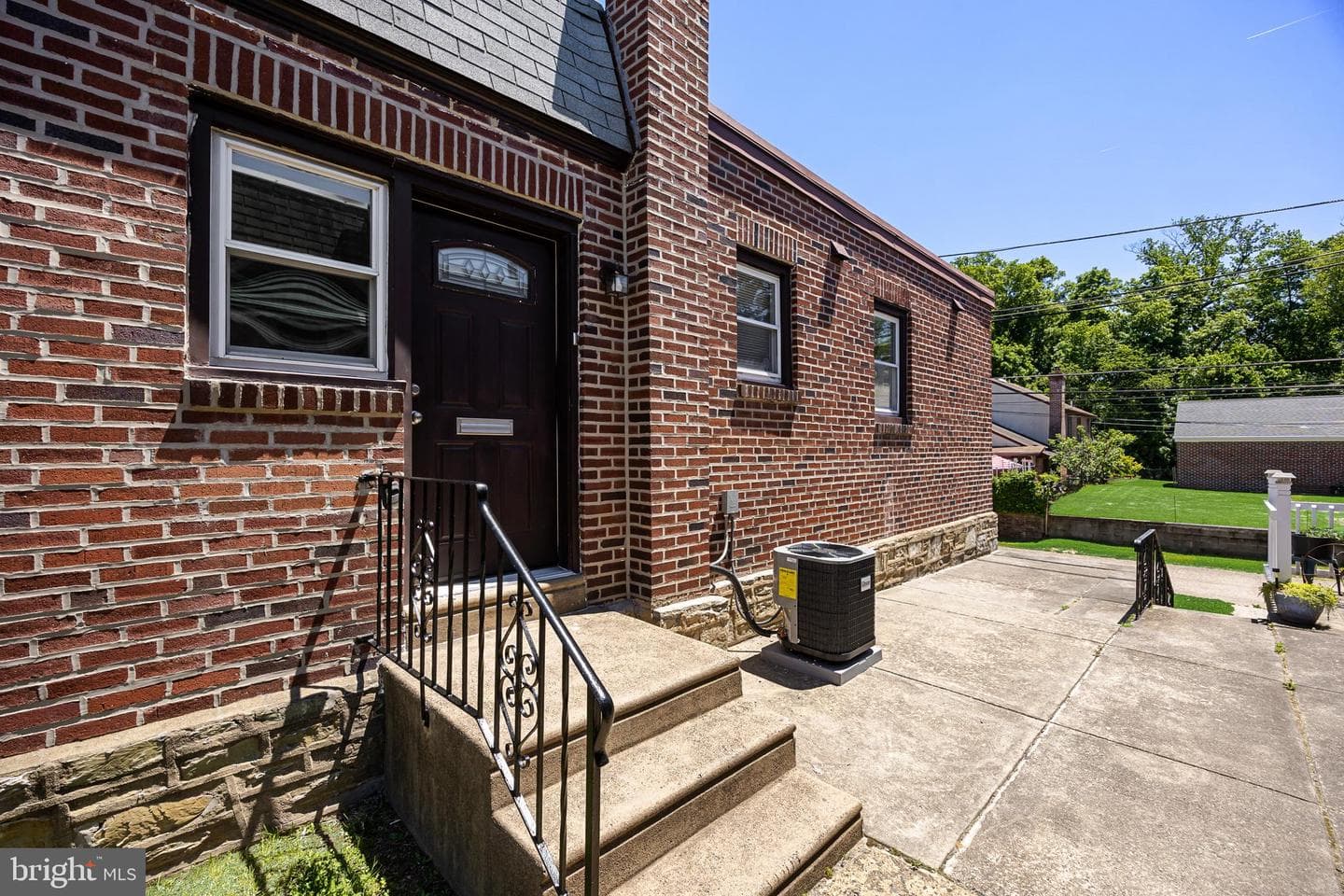 7929 Lister Street photo 5