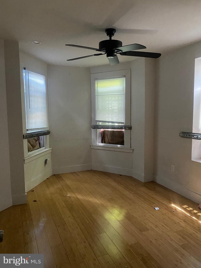 2025 N Woodstock Street photo 8