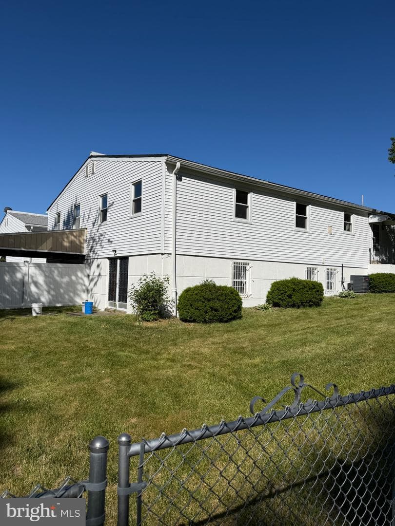 15155 Milford Street photo 37
