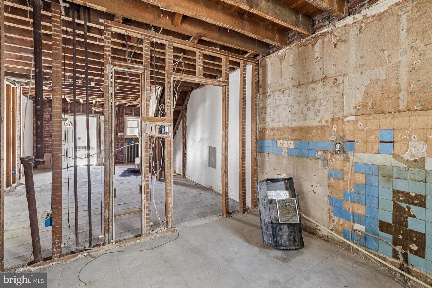 2245 E Cambria Street photo 7