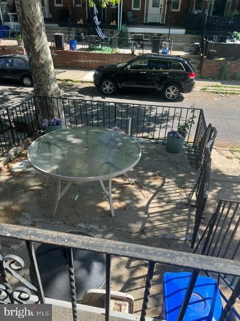 584 E Carver Street photo 3