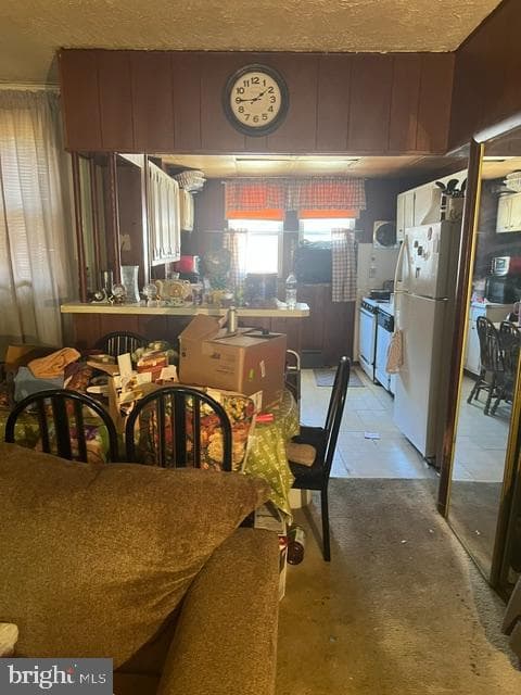 584 E Carver Street photo 5
