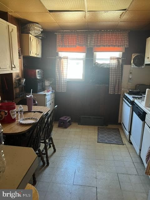 584 E Carver Street photo 8