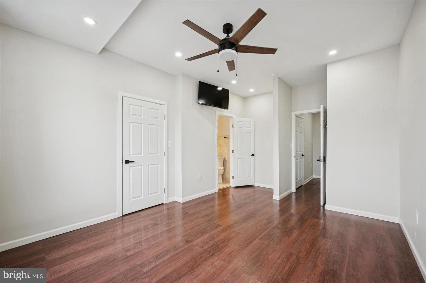 1511 W Chew Street photo 6