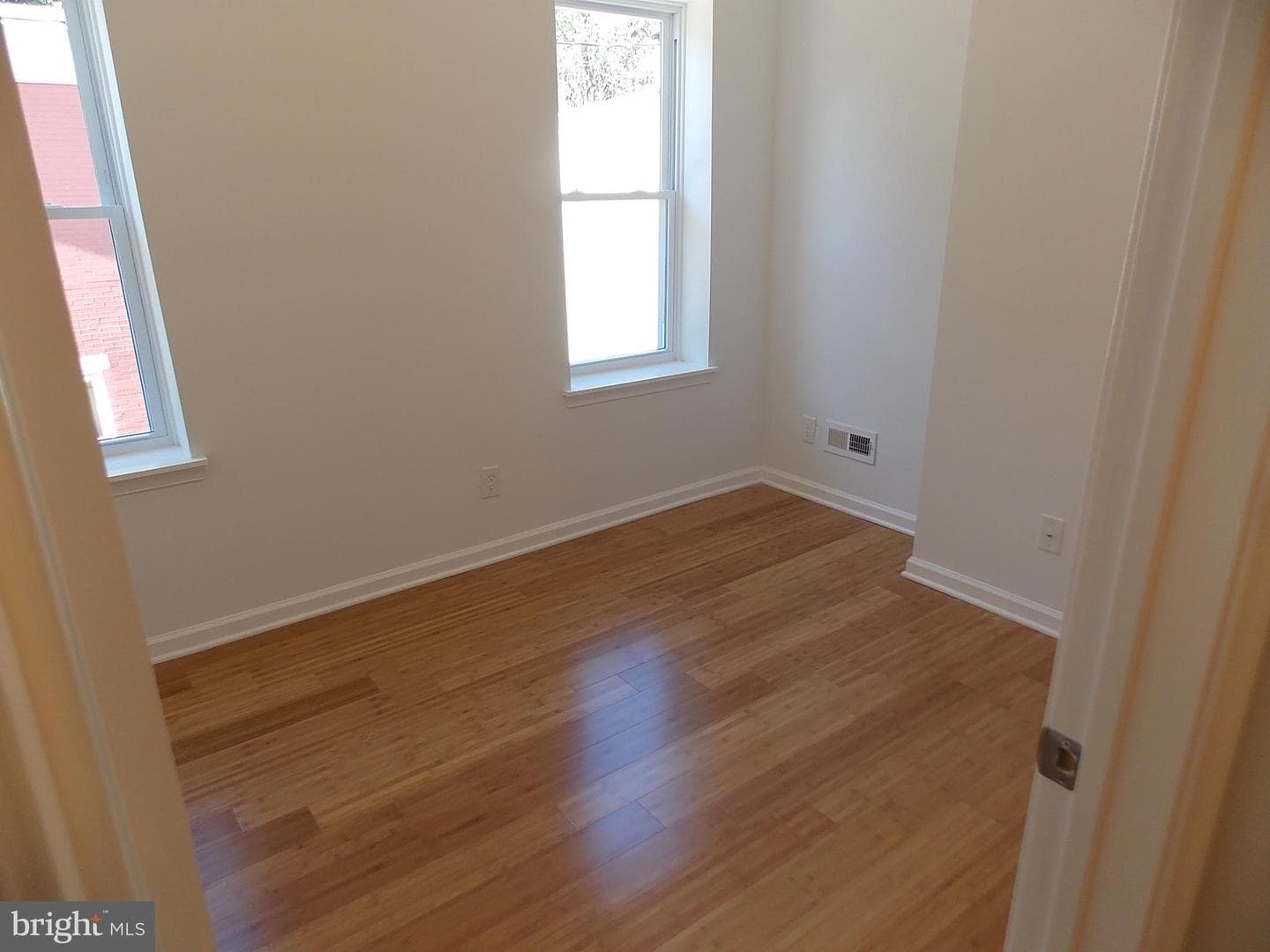 1911 N Taylor Street photo 11