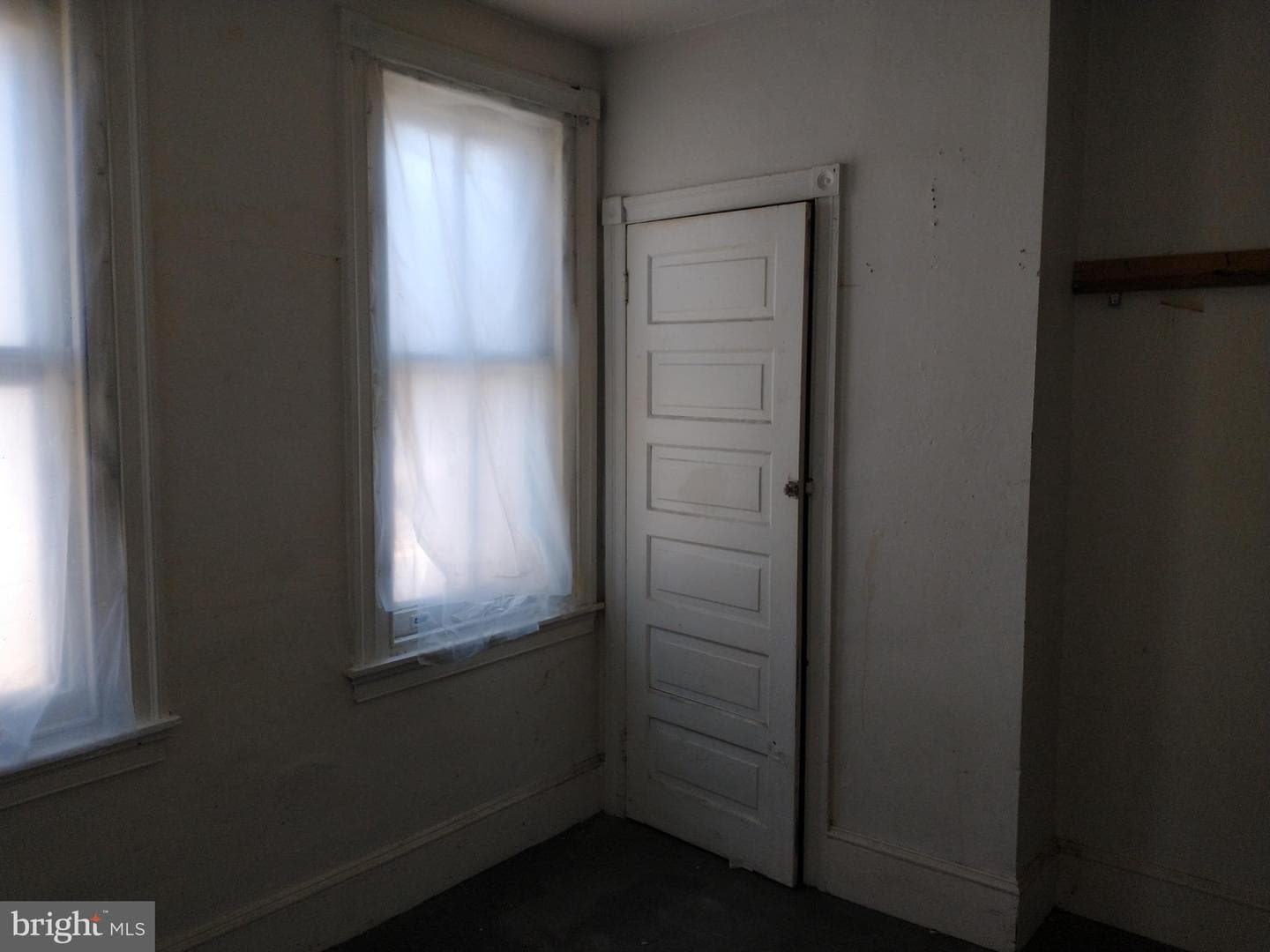 3831 N Darien Street photo 9