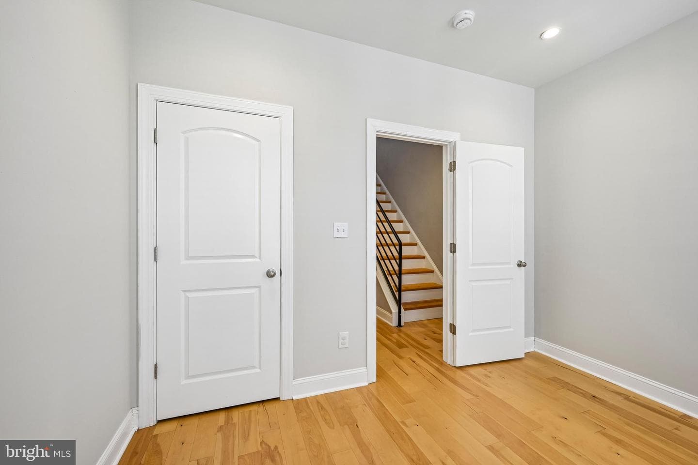 1819 Mountain Street photo 33