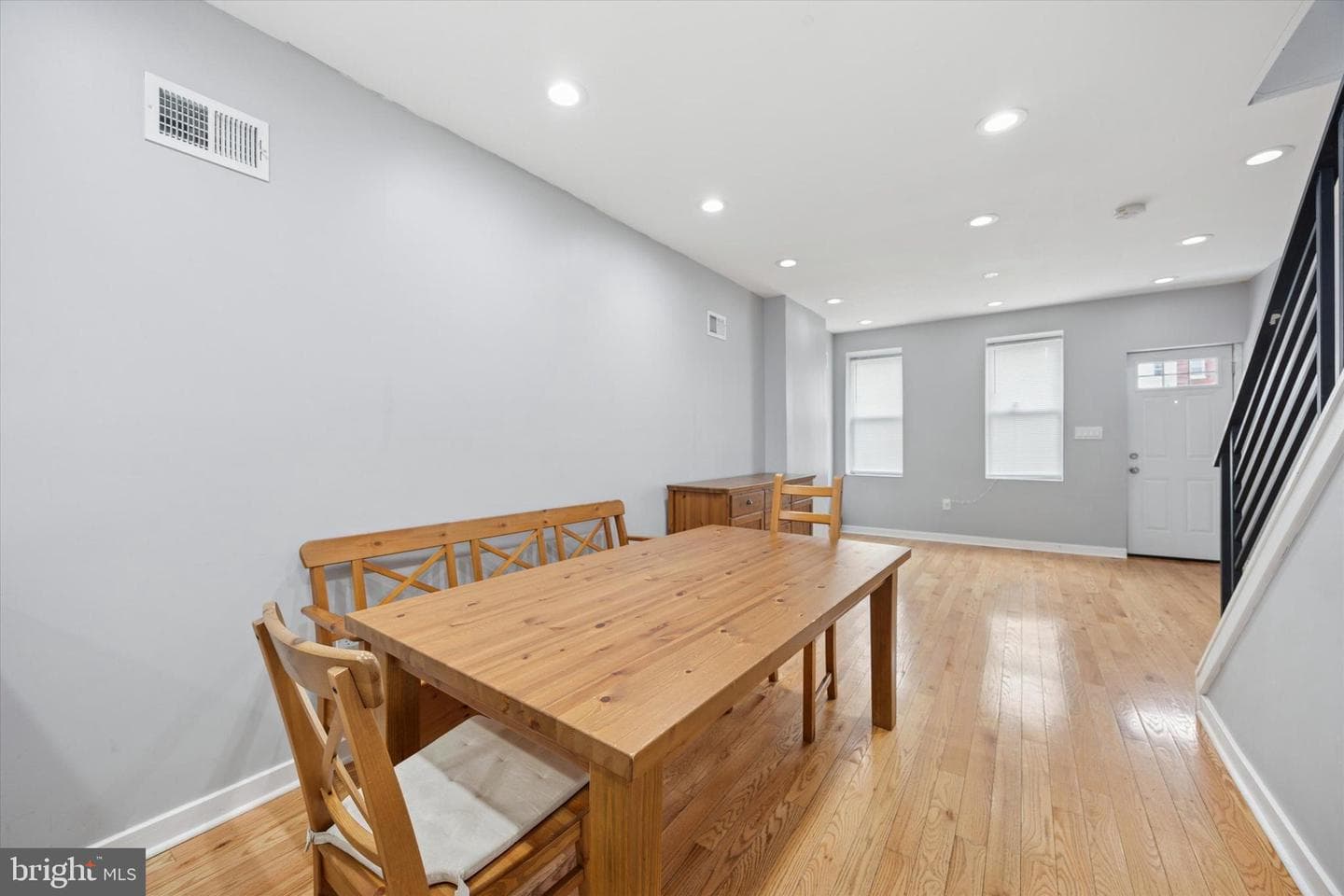 2036 N Darien Street photo 5