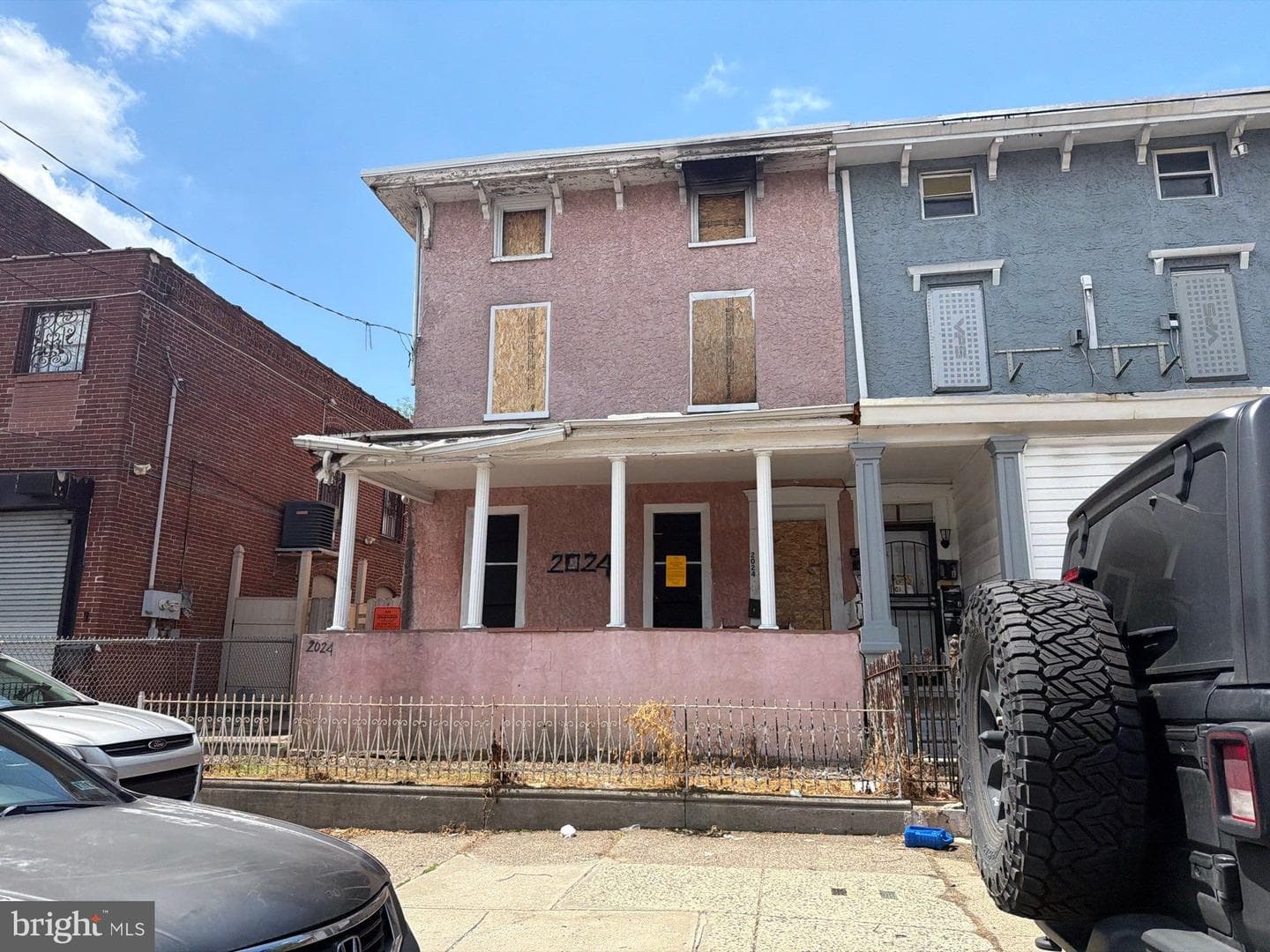 2024 E Madison Street photo 1
