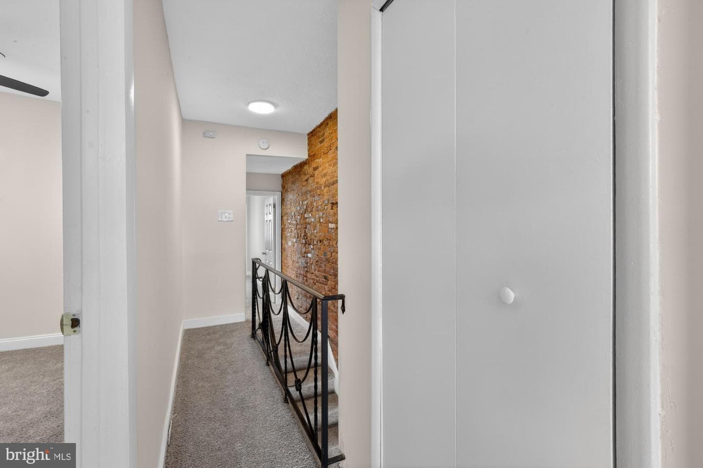 2932 E Thompson Street photo 10