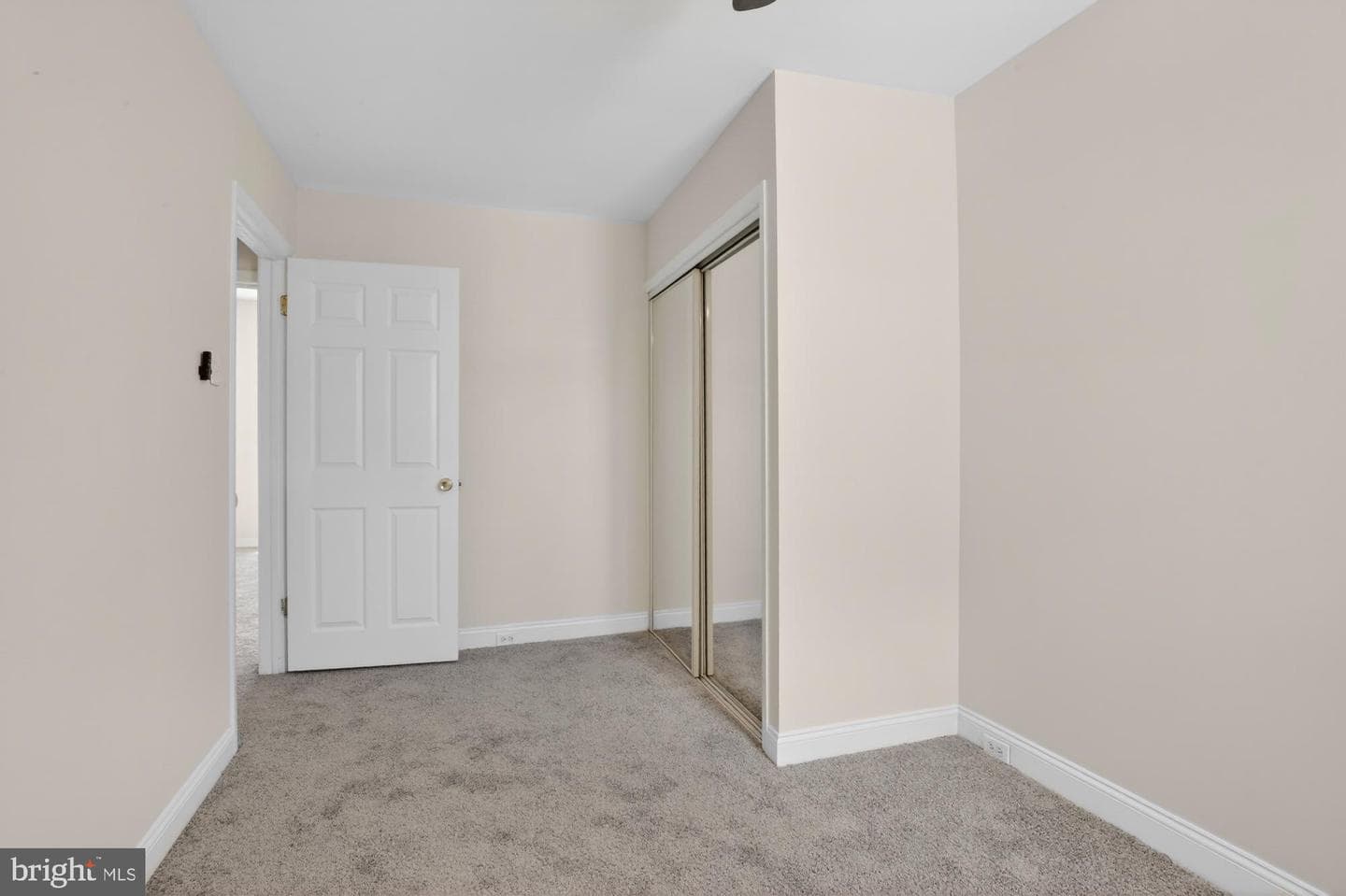 2932 E Thompson Street photo 15