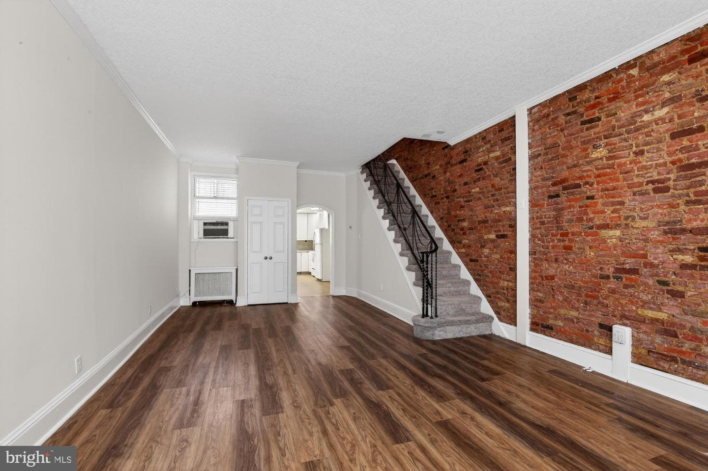 2932 E Thompson Street photo 2