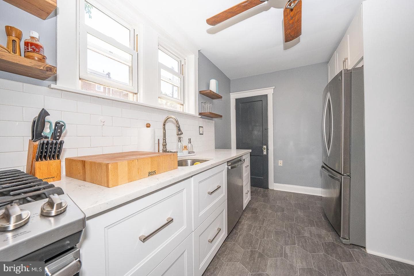4011 Mitchell Street photo 10