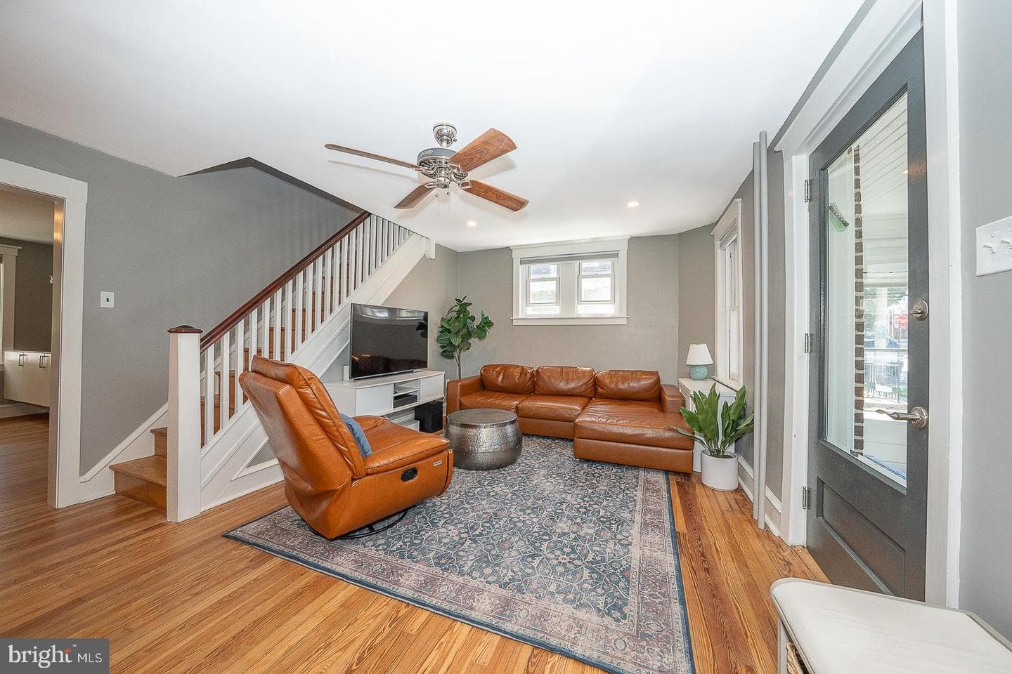 4011 Mitchell Street photo 4