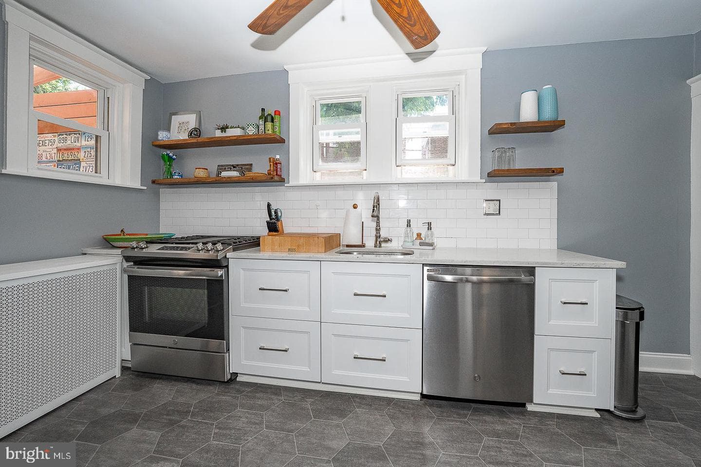 4011 Mitchell Street photo 9