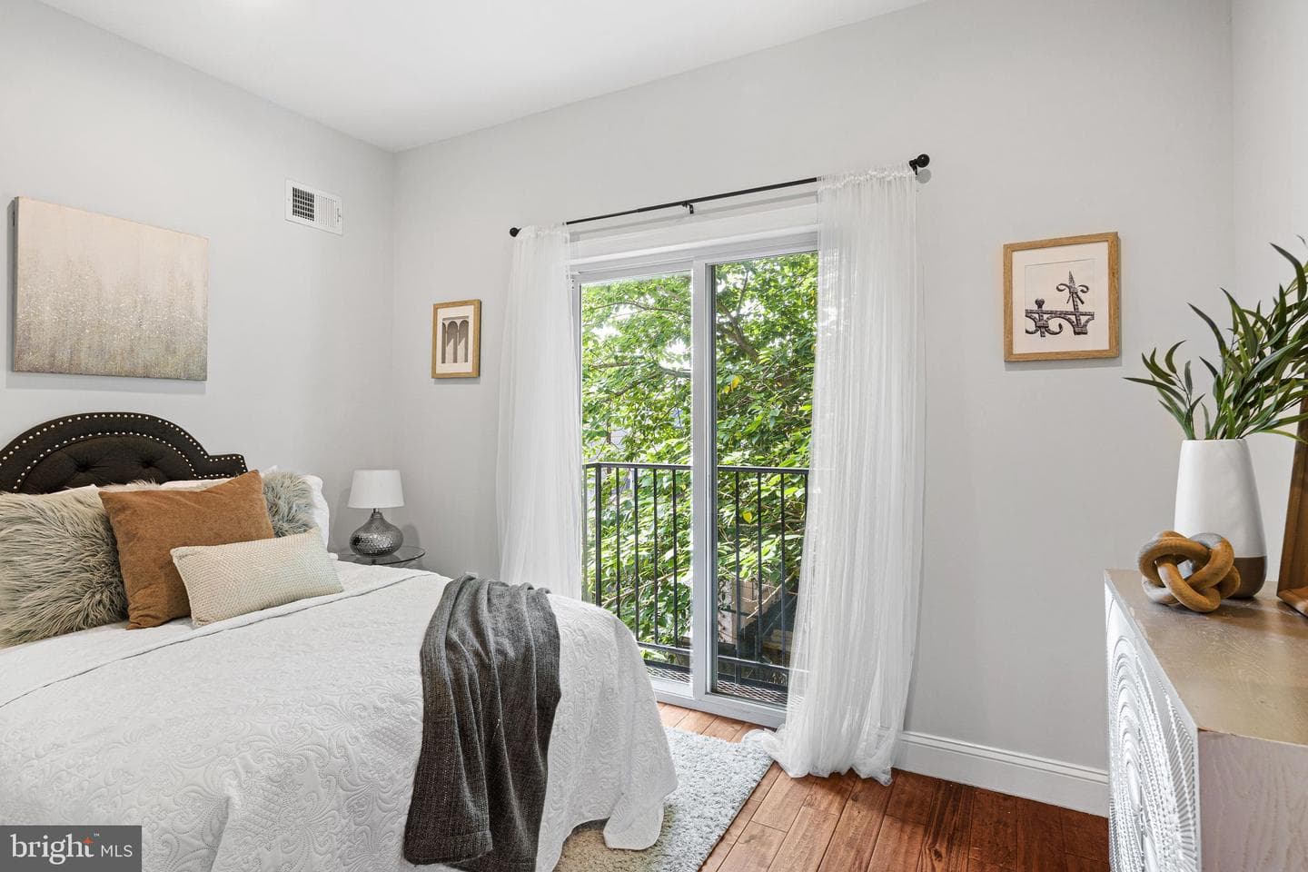2340 Greenwich Street photo 12