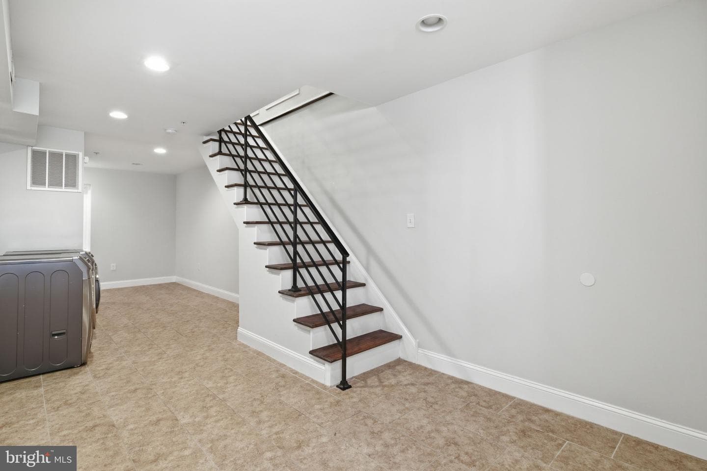 2340 Greenwich Street photo 17