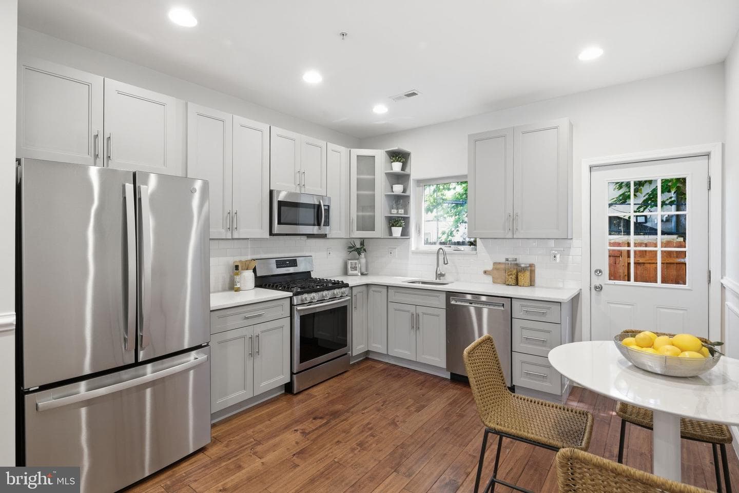 2340 Greenwich Street photo 7