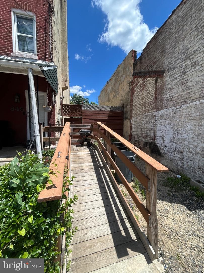845 N Holly Street photo 3