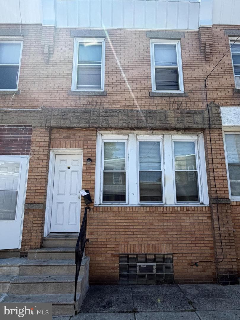 2004 Bridge Street, Philadelphia
