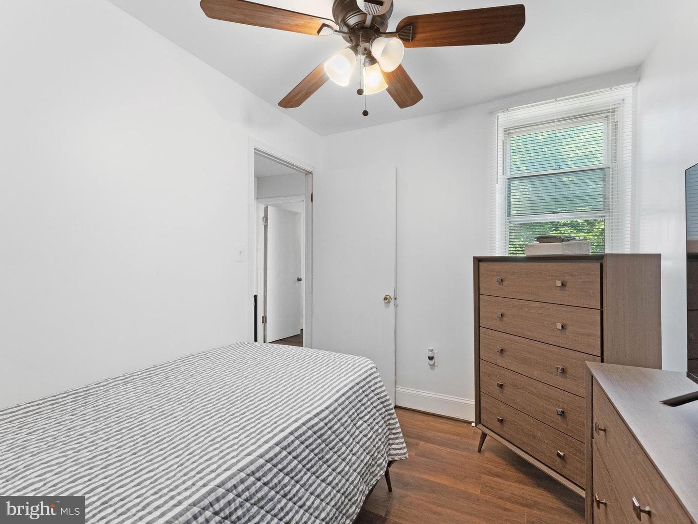 1337 S May Street photo 12