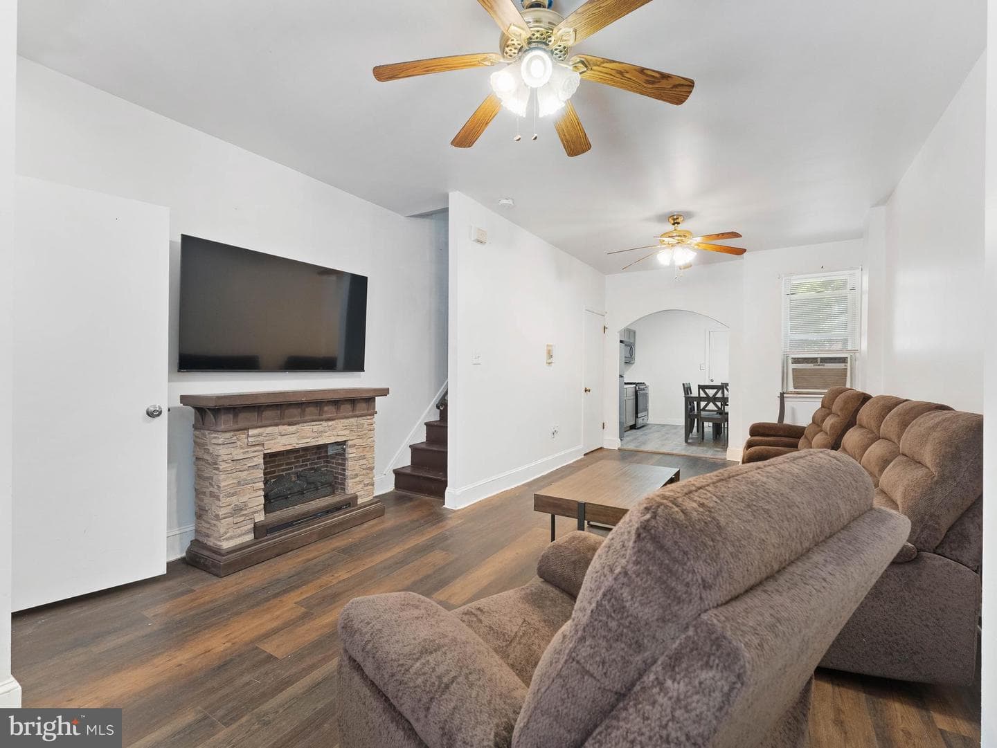 1337 S May Street photo 4