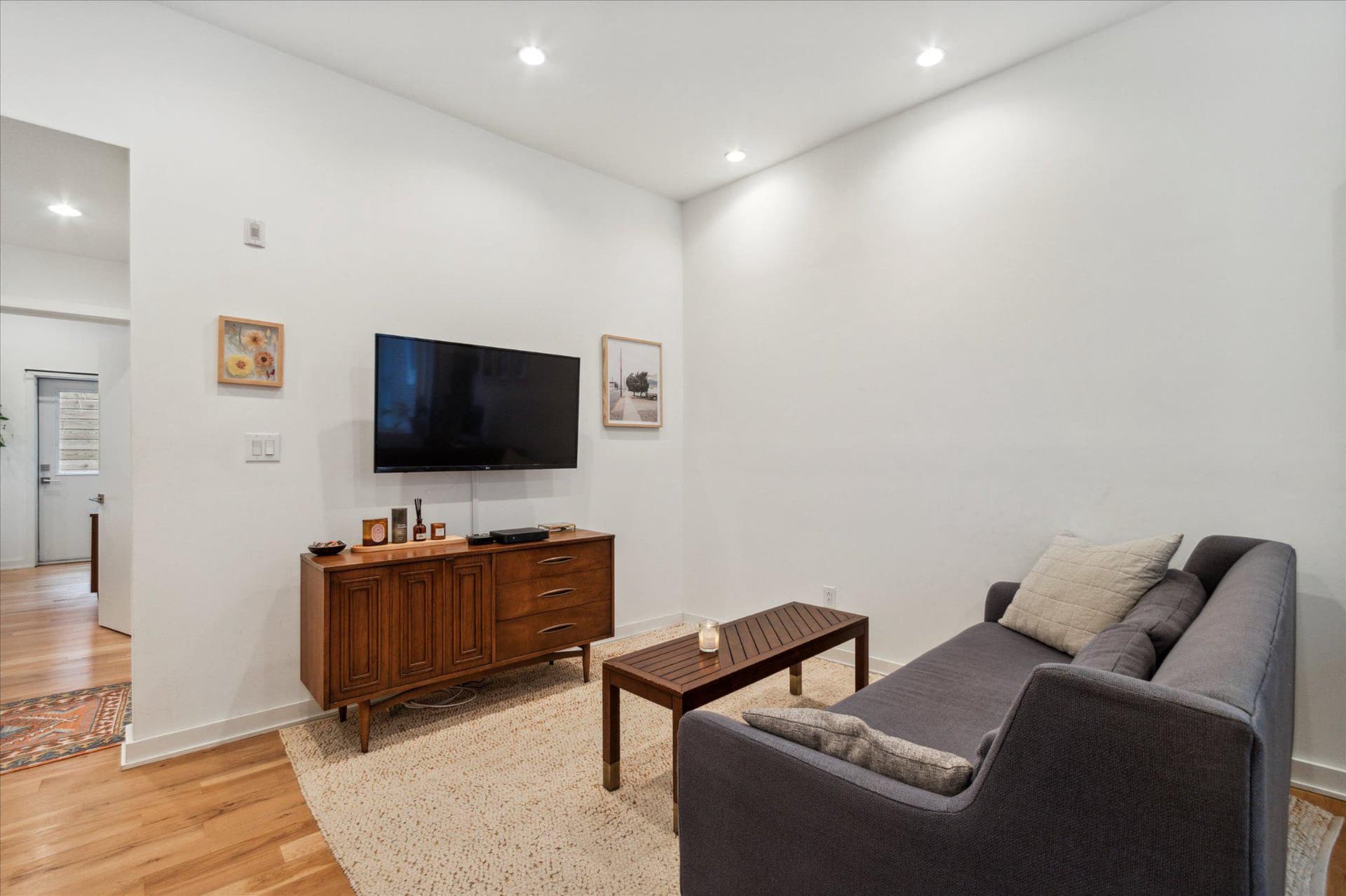 1617 N Hope Street #1d photo 4