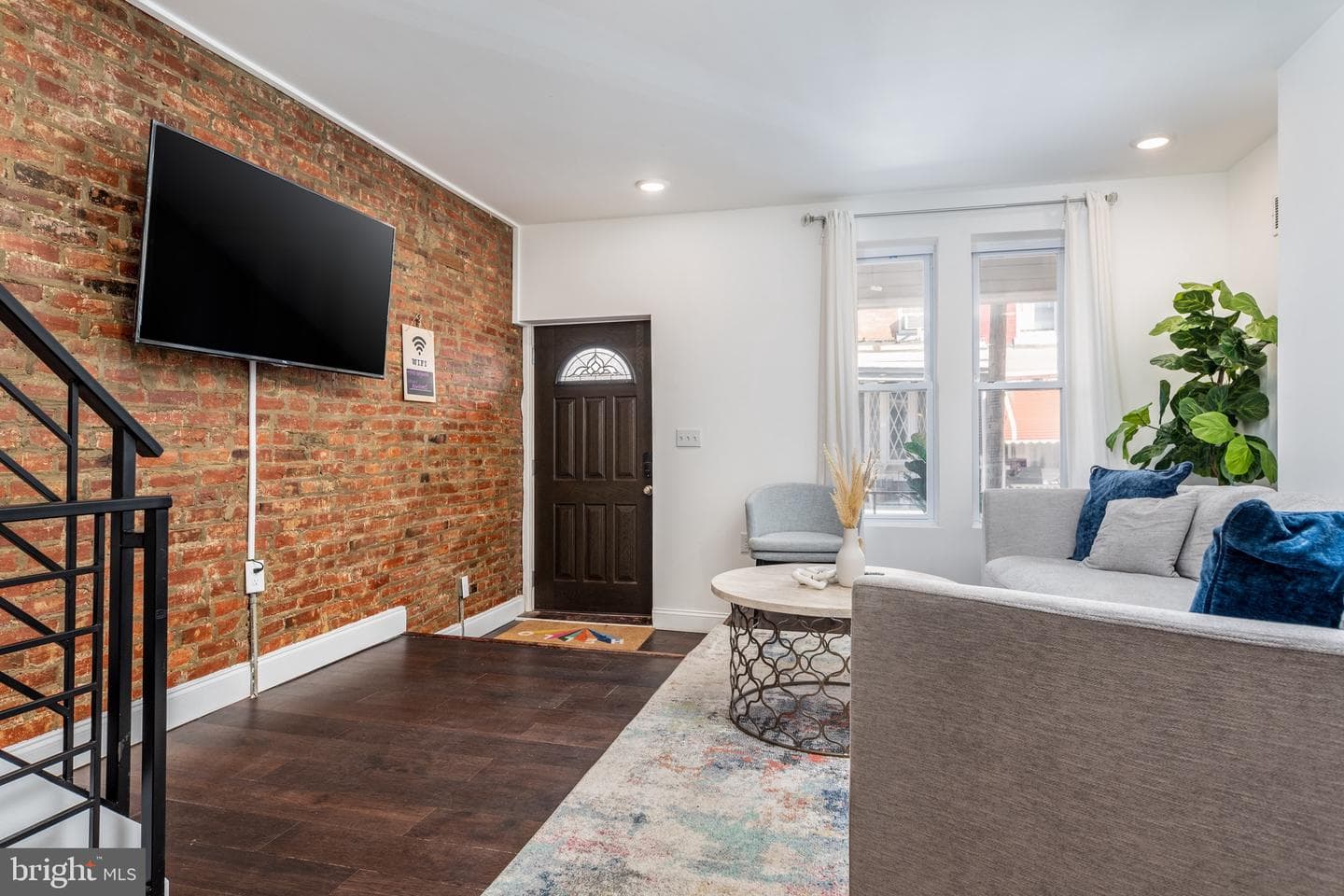 1540 N Hollywood Street photo 4