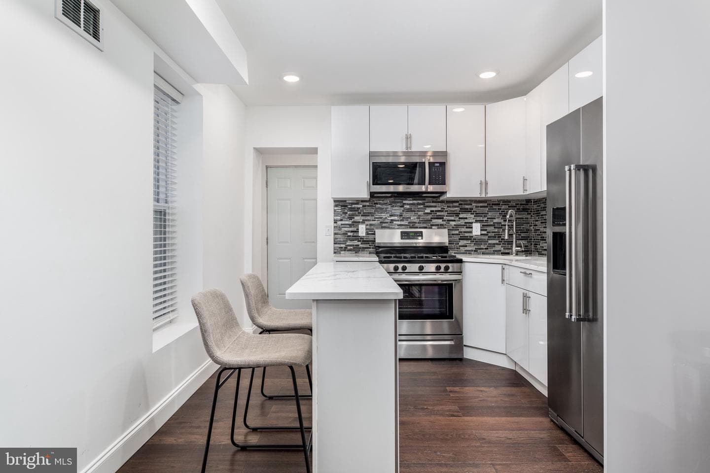 1540 N Hollywood Street photo 5