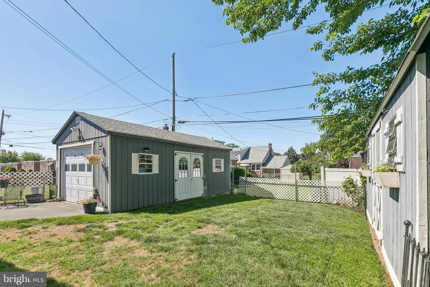 918 Griffith Street photo 50