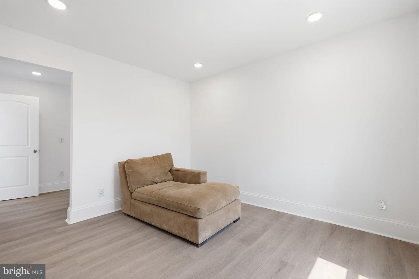 1820 Plum photo 25