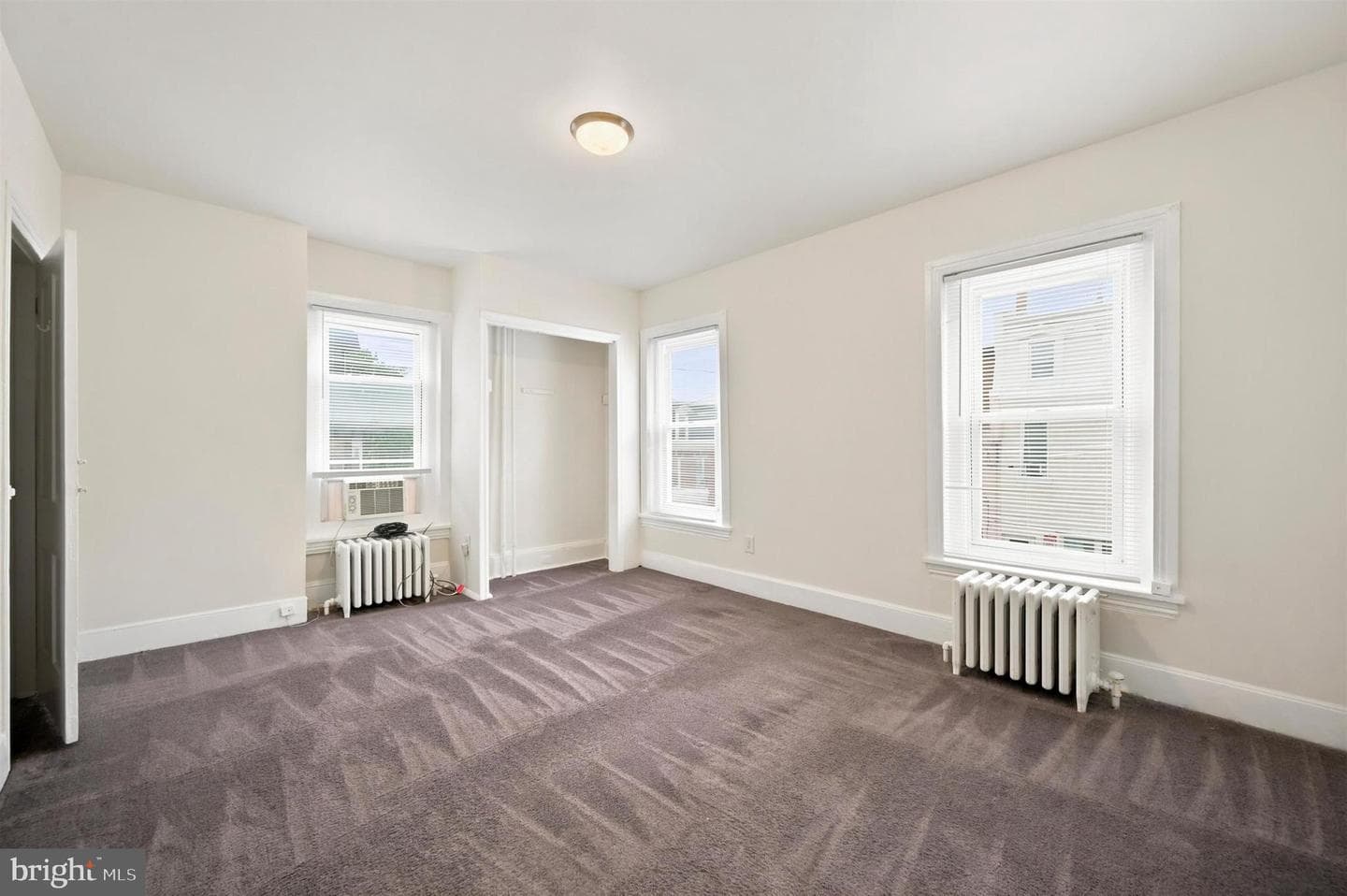114 W Salaignac Street photo 15