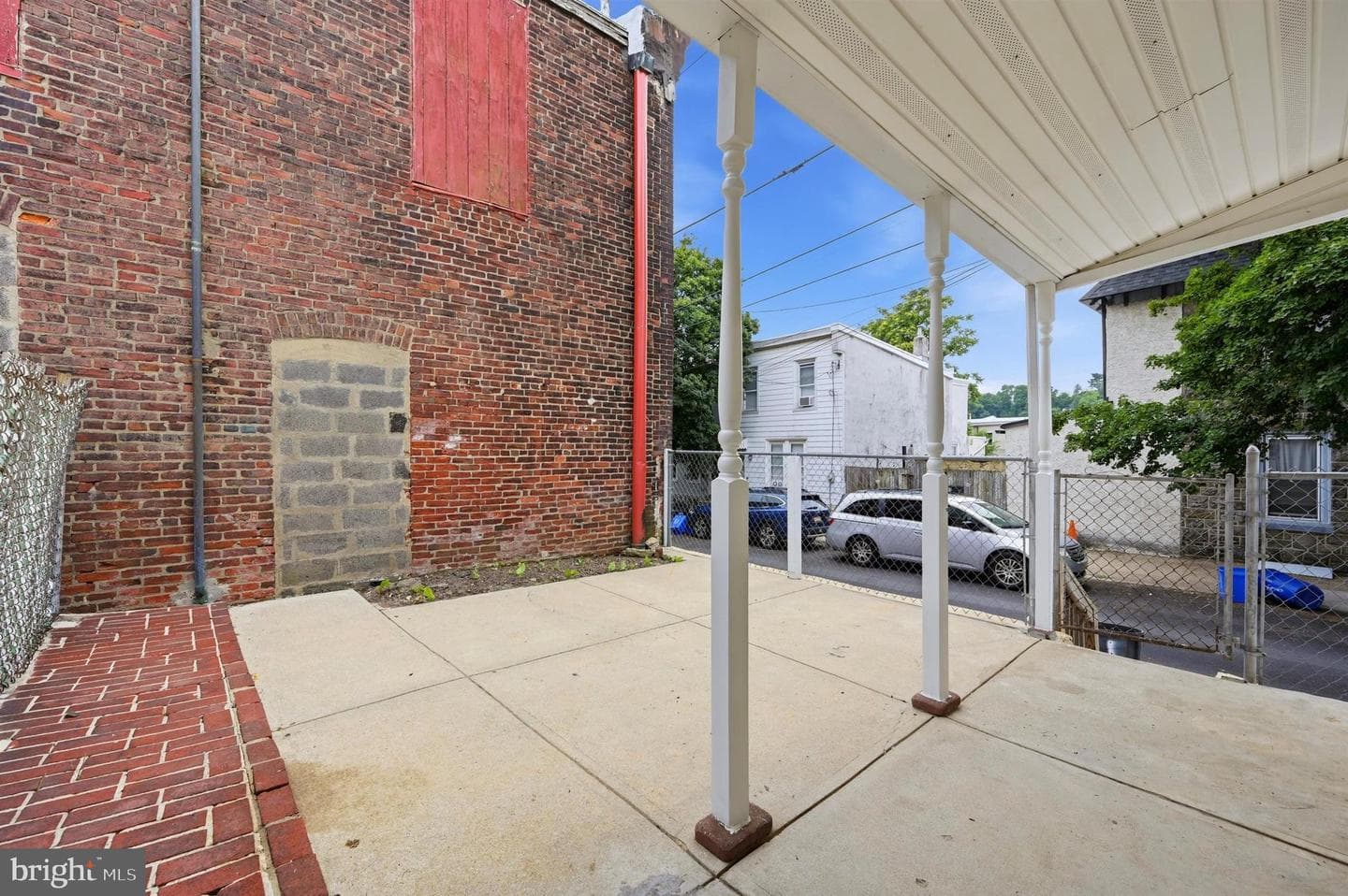 114 W Salaignac Street photo 24