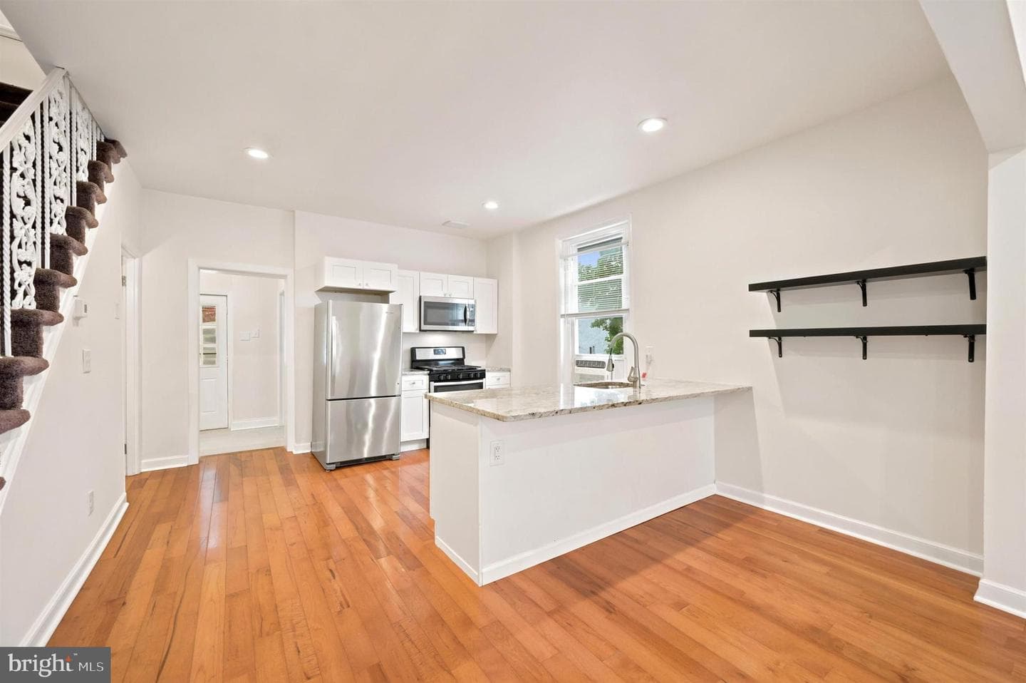 114 W Salaignac Street photo 6