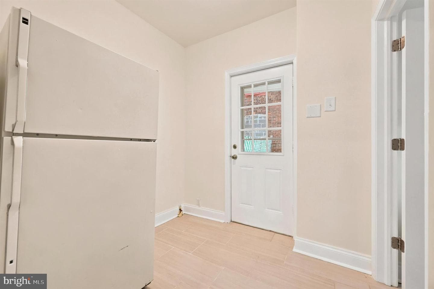 114 W Salaignac Street photo 9