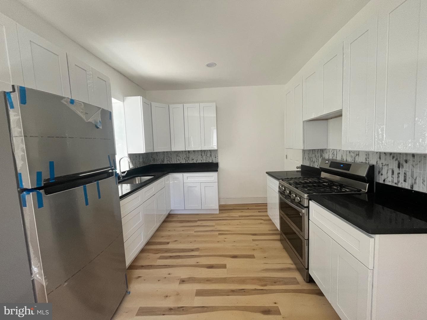 1364 W Spencer Street photo 3